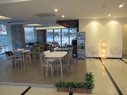 Nite & Day Batam Jodoh Square