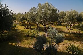 Le Clos des Oliviers by KMV