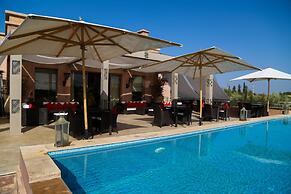 Le Clos des Oliviers by KMV