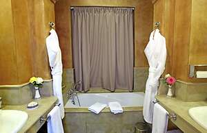 Le Clos des Oliviers by KMV