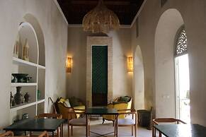 Riad Emberiza Sahari