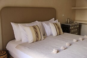 Riad Emberiza Sahari