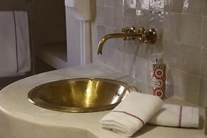 Riad Emberiza Sahari