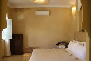 Riad Emberiza Sahari