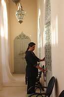 Riad Emberiza Sahari