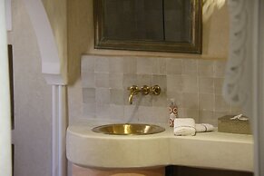 Riad Emberiza Sahari