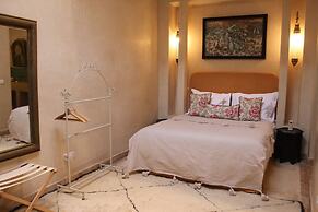 Riad Emberiza Sahari