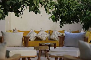 Riad Emberiza Sahari