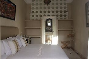 Riad Emberiza Sahari