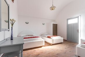 Villa Iliovasilema Santorini