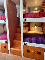 Sandbar Beachfront Hostel & Restaurant