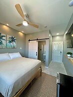 Sandbar Beachfront Hotel & Hostel