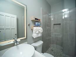 Sandbar Beachfront Hostel & Restaurant