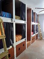 Sandbar Beachfront Hostel & Restaurant