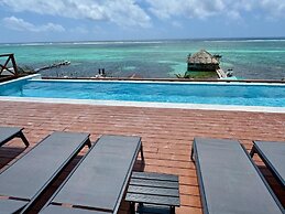 Sandbar Beachfront Hostel & Restaurant