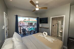 Sandbar Beachfront Hotel & Hostel