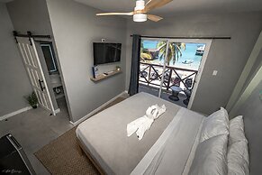Sandbar Beachfront Hotel & Hostel