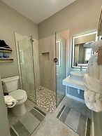 Sandbar Beachfront Hostel & Restaurant