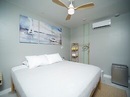 Sandbar Beachfront Hostel & Restaurant