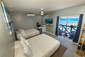 Sandbar Beachfront Hotel & Hostel