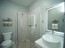 Sandbar Beachfront Hostel & Restaurant