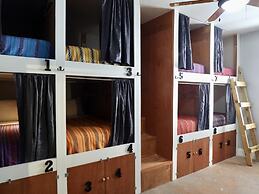 Sandbar Beachfront Hostel & Restaurant