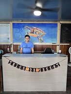 Sandbar Beachfront Hostel & Restaurant