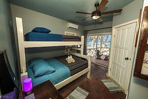 Sandbar Beachfront Hotel & Hostel