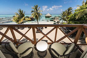 Sandbar Beachfront Hotel & Hostel
