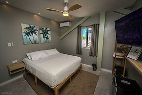 Sandbar Beachfront Hotel & Hostel