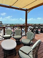 Sandbar Beachfront Hostel & Restaurant