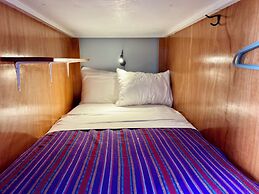 Sandbar Beachfront Hostel & Restaurant