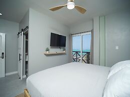 Sandbar Beachfront Hostel & Restaurant