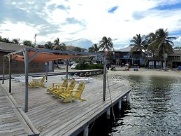 Sandbar Beachfront Hostel & Restaurant
