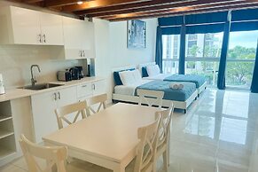 Castle Beach Suites by MiaRentals