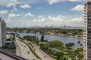 Castle Beach Suites by MiaRentals