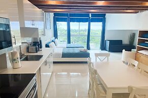 Castle Beach Suites by MiaRentals