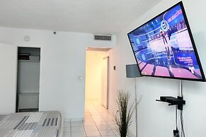 Castle Beach Suites by MiaRentals