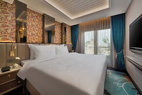 Peridot Gallery Classic Hotel