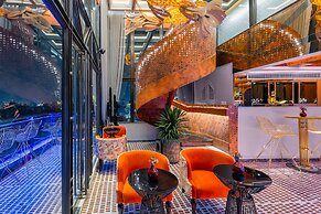 Peridot Gallery Classic Hotel