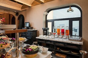 Peridot Gallery Classic Hotel