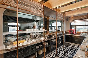 Peridot Gallery Classic Hotel