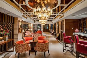 Peridot Gallery Classic Hotel