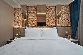 Peridot Gallery Classic Hotel