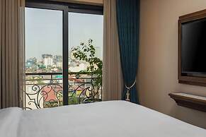 Peridot Gallery Classic Hotel