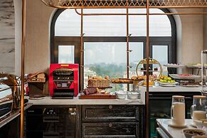 Peridot Gallery Classic Hotel