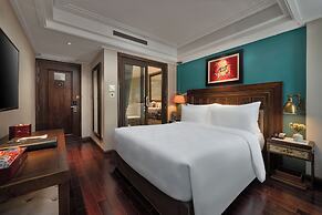 Peridot Gallery Classic Hotel