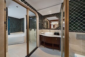 Peridot Gallery Classic Hotel