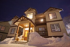 Niseko Alpine Apartments