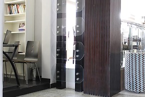 Oakspring Hotel & Luxury Suites